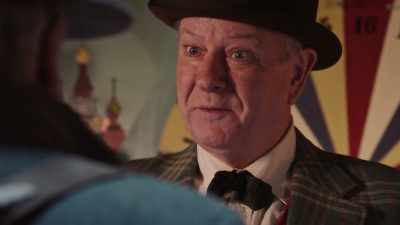 And who do we have here?
A gentleman ready to try his luck? - Teddy's Christmas