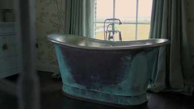 -- And do you know what, Jess?
I'm not normally one for wallpaper - Extraordinary Escapes with Sandi Toksvig