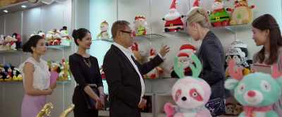 - And so does Santa, as you can see.
- I see. Very nice. - Go Back to China