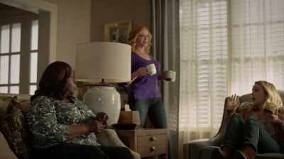 - And she doesn't trust banks, - Good Girls