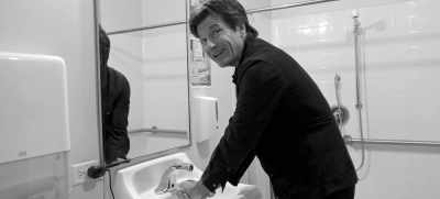 And you dry your hands while
the water is still running,
so you don't touch - SmartLess: On the Road