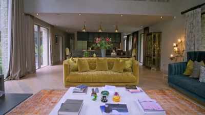And it features a
fabulous mezzanine master bedroom. - Extraordinary Escapes with Sandi Toksvig