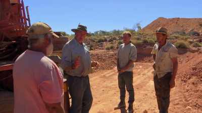 And you fellas
who are working behind it, - Outback Opal Hunters