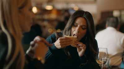 - And to finish,
those fresh flour tortillas. - Eva Longoria: Searching for Mexico