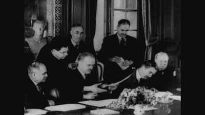 And following
his ambassador's advice, - World War II: Race to Victory