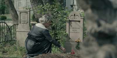 And so foxworth hall
claimed its first victim. - Flowers in the Attic: The Origin
