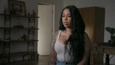 And gave me a big bear hug,
rubbed my back, - Supervillain: The Making of Tekashi 6ix9ine