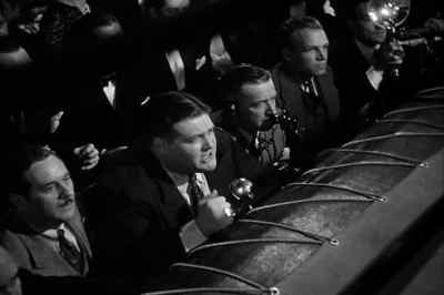 And Gilbert's down. The referee's counting. - Here Comes Mr  Jordan