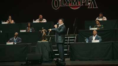 And give it up
for your reigning, - Breaking Olympia: The Phil Heath Story