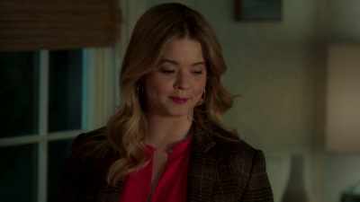 - And you haven't?
- I guess not. - Pretty Little Liars: The Perfectionists
