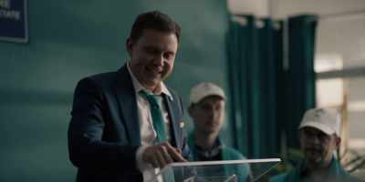 And he… That's why I'm telling you kids,
when the cops come, run! - Candidatul perfect