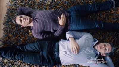 - And my heart is dying.
- Stop being so dramatic. - The Perfect Christmas Present