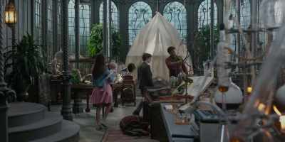 -and here... is a winged lizard.
-[lizard chittering] - A Series of Unfortunate Events