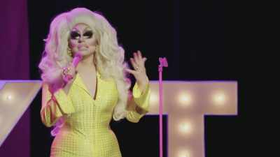 And here, you guys, people
are almost competitively fit. - Trixie Mattel: Skinny Legend
