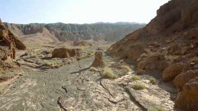 ..and here, temperatures
can reach 70 degrees Celsius. - Seven Worlds, One Planet