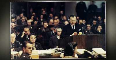 And here were the tables where
the prosecution team had its place. - Getting Away with Murder(s)