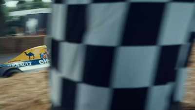 And he's away.
Oh, he's not hanging around. - Williams & Mansell: Red 5