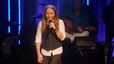 And he's, like, playing
his acoustic, and he's, like, - Tim Minchin: Back