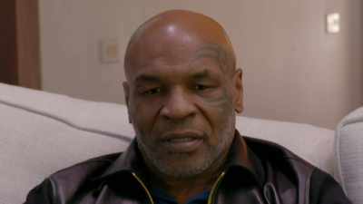 And he's looking at me kind of strange, - Bruno v Tyson