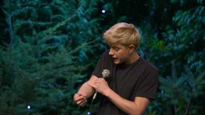 And he's sweating… - Mae Martin: SAP