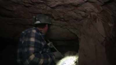 And this hollow area has been
bombed out - Outback Opal Hunters