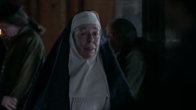 And how can we help you, Madam? - Outlander