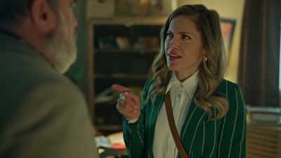 And how did you end up
with that big, fat diamond ring - Nelly Knows Mysteries: A Fatal Engagement
