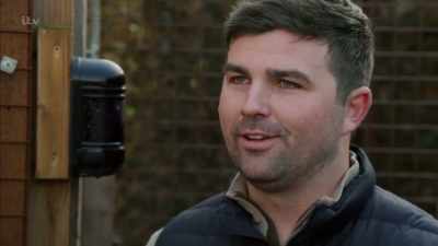 And how easy is it
to get a lion in the UK? - Britain's Tiger Kings - On the Trail with Ross Kemp