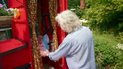 And if I close the door,
so you can get a sense - James May and the Dull Men