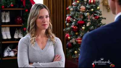 And I could see how my gift
could be perceived as... - Christmas at the Palace