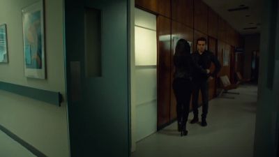 ♪ And I feel it closing in - Shadowhunters