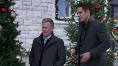 And when I got there,
she is kissing another guy. - Christmas at the Drive-In