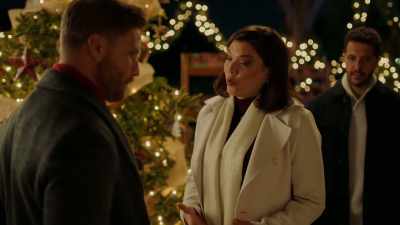 And I have a real connection
with someone else. - Mom's Christmas Boyfriend