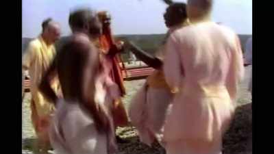 And I learned to meditate - Krishnas: Gurus. Karma. Murder.