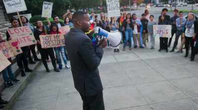 -And I was like, wow,
this is my boy's son.
-(crowd chanting) - Stockton on My Mind