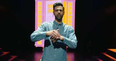 And I look over her shoulder, - Hasan Minhaj: Homecoming King