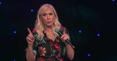 And I love her,
but two weeks before they got married, - Leanne Morgan: I'm Every Woman