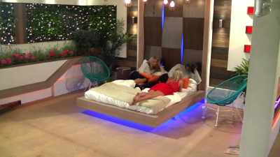 And I need, like,
serious boy talk - Love Island