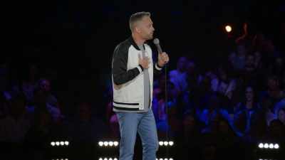 And I try not to look at them because
they're hard for me to avoid-- - Nate Bargatze: Hello World