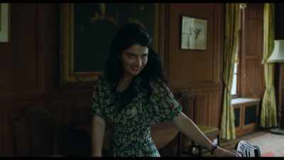 And I'd like dinner at 7:00.
Roast pheasant. - Behind Her Eyes