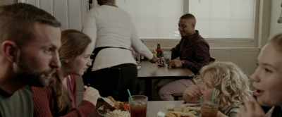 And I'll be right back out with your food, okay. - Get Close