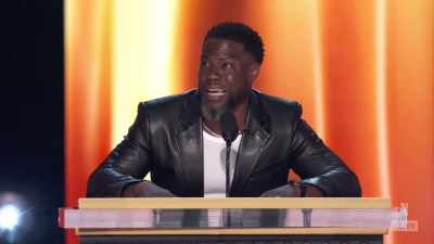 And I'm also here to do
little promo hits here and there. - The Roast of Tom Brady