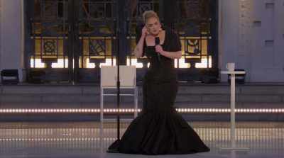And I'm gonna do some
old ones for you. - Adele One Night Only