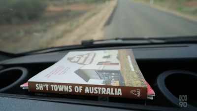 And I'm hoping
my handy little guidebook - Miriam Margolyes: Australia Unmasked