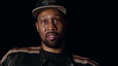 And so I'm like this,
I'm like, yo, - Wu-Tang Clan: Of Mics and Men