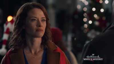 And I'm not gonna risk
having my heart broken again. - Hope at Christmas