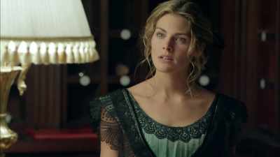And I'm not looking for you
to be a dad or anything. - Grand Hotel