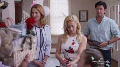 And I'm not talkingabout the cupcake, honey. - Wedding at Graceland