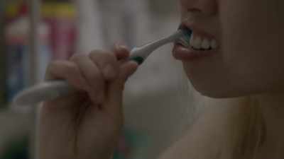 And I'm not using
any toothpaste, - Toxic Beauty