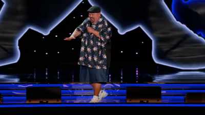 And as I'm reaching for it, - Gabriel Iglesias: Stadium Fluffy